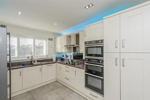 4 bedroom detached house for sale, Stradbroke Way, Wortley, Leeds