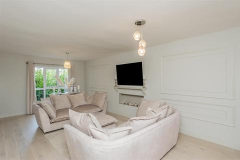 4 bedroom detached house for sale, Whitehall Road, New Farnley, Leeds