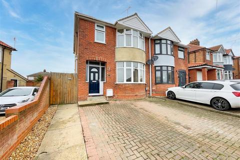 3 bedroom semi-detached house for sale, Pinecroft Road, Ipswich