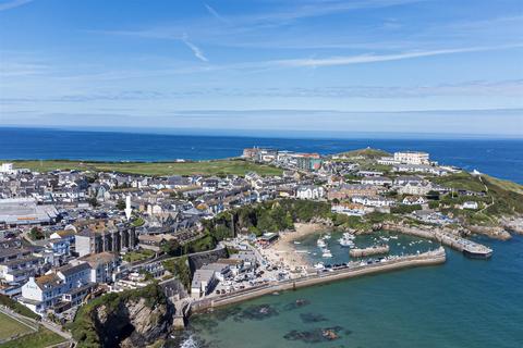 6 bedroom terraced house for sale, Newquay