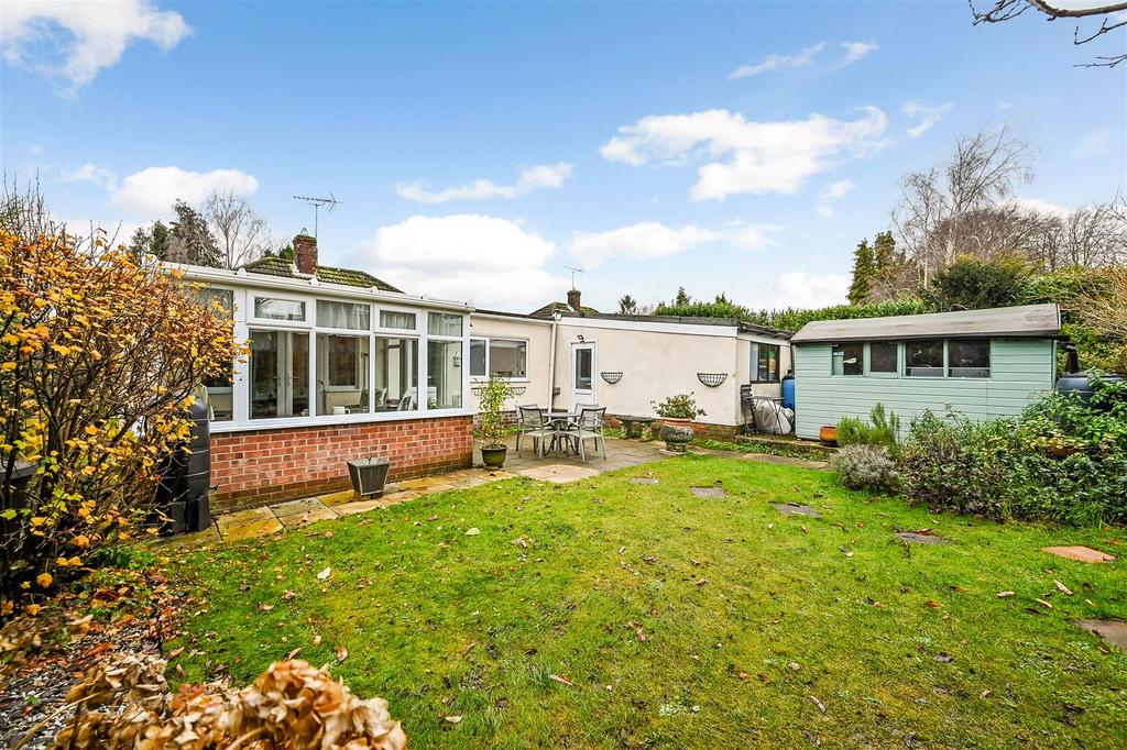 Sunderton Lane, Clanfield 3 bed detached bungalow for sale £550,000