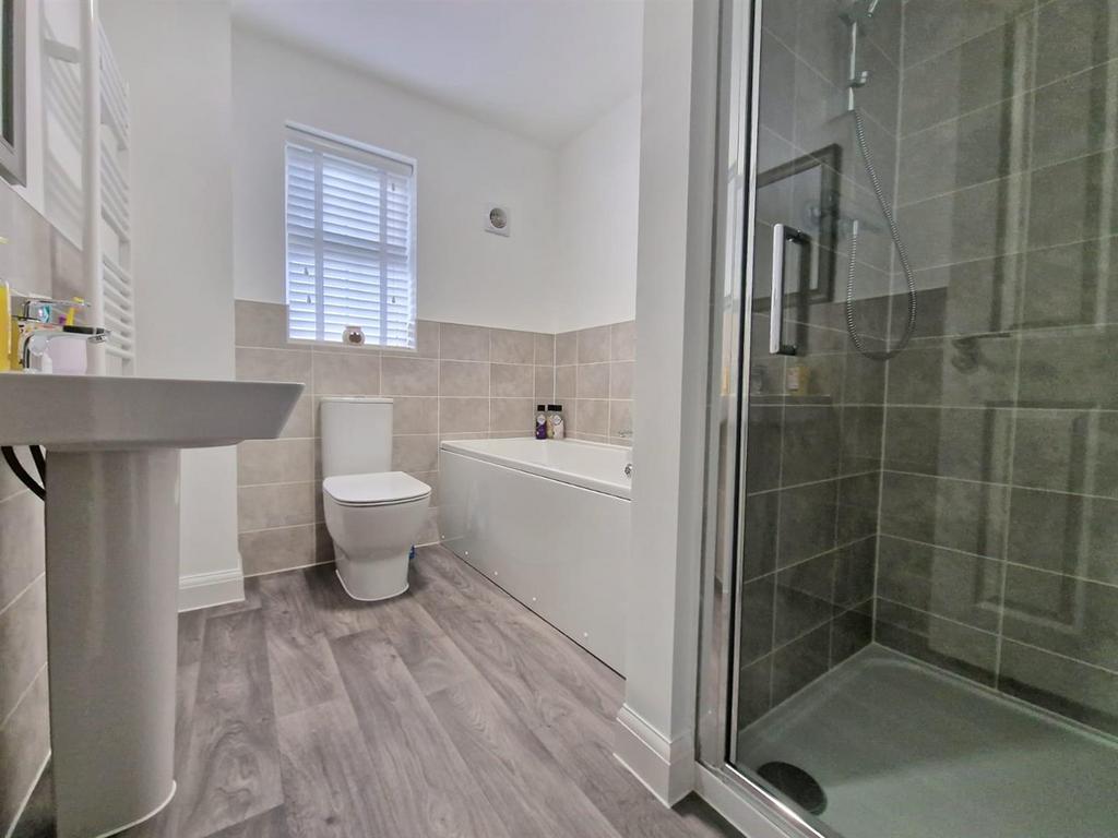 Family bathroom.jpg