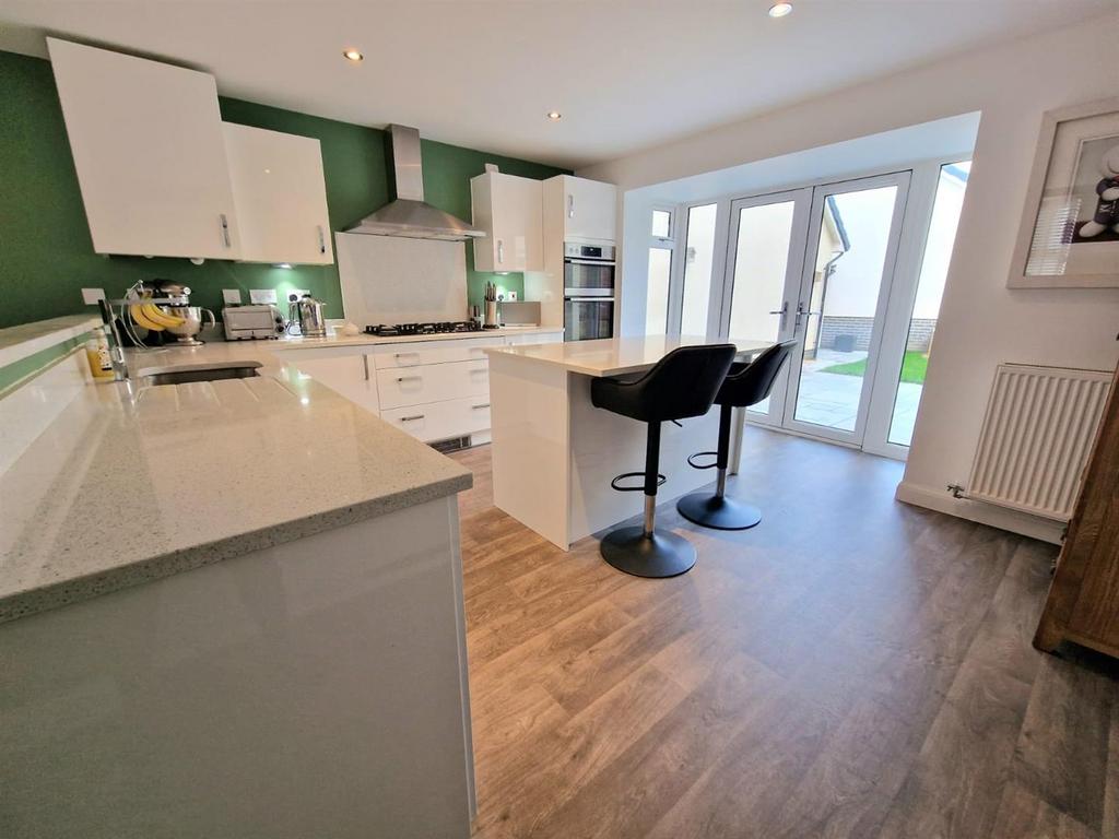 Kitchen 1.jpg