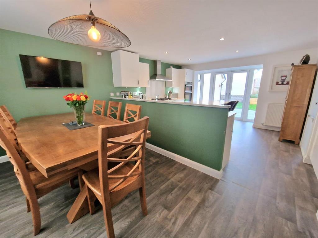 Kitchen diner 1.jpg