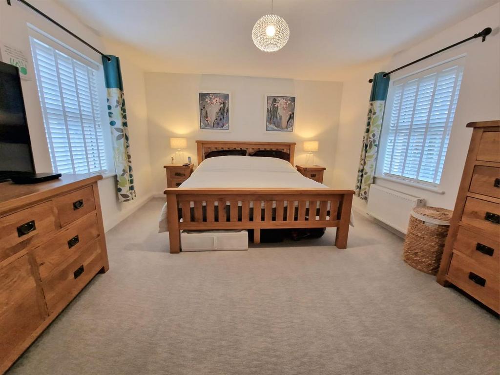 Bedroom 1.jpg