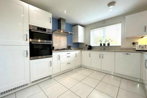 6 Weaver Crescent, Tiverton, EX16 5FG