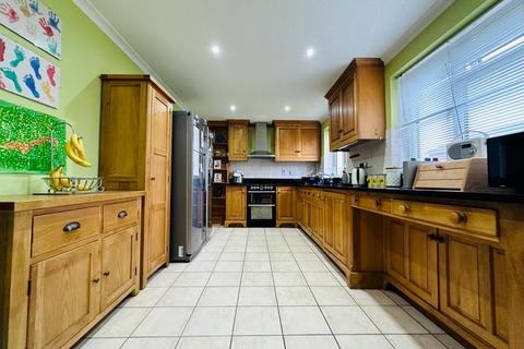 21 Lime Tree Mead, Tiverton, EX16 4PX