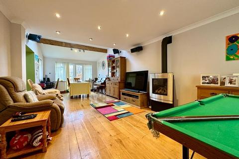 21 Lime Tree Mead, Tiverton, EX16 4PX