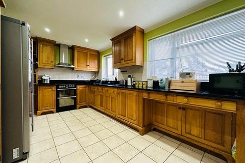 21 Lime Tree Mead, Tiverton, EX16 4PX