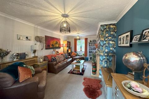 5 Beech Tree Drive, Tiverton, EX16 5BE