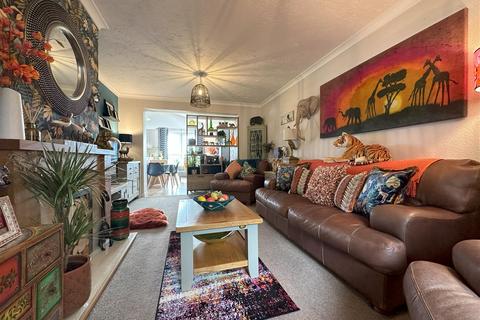 5 Beech Tree Drive, Tiverton, EX16 5BE