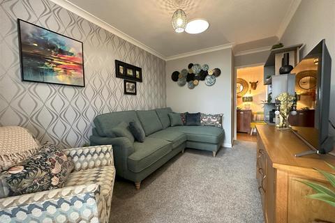 5 Beech Tree Drive, Tiverton, EX16 5BE