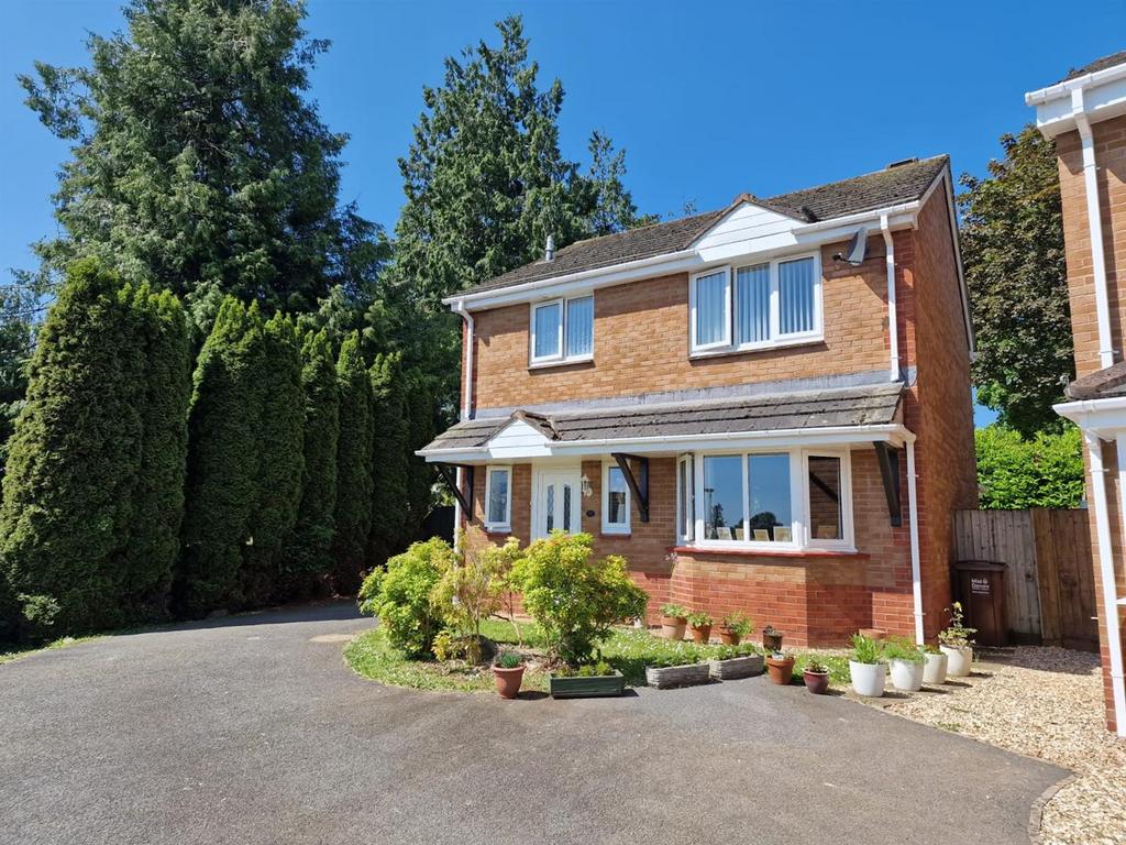 Shakespeare Close, Tiverton EX16 3 bed detached house for sale £370,000