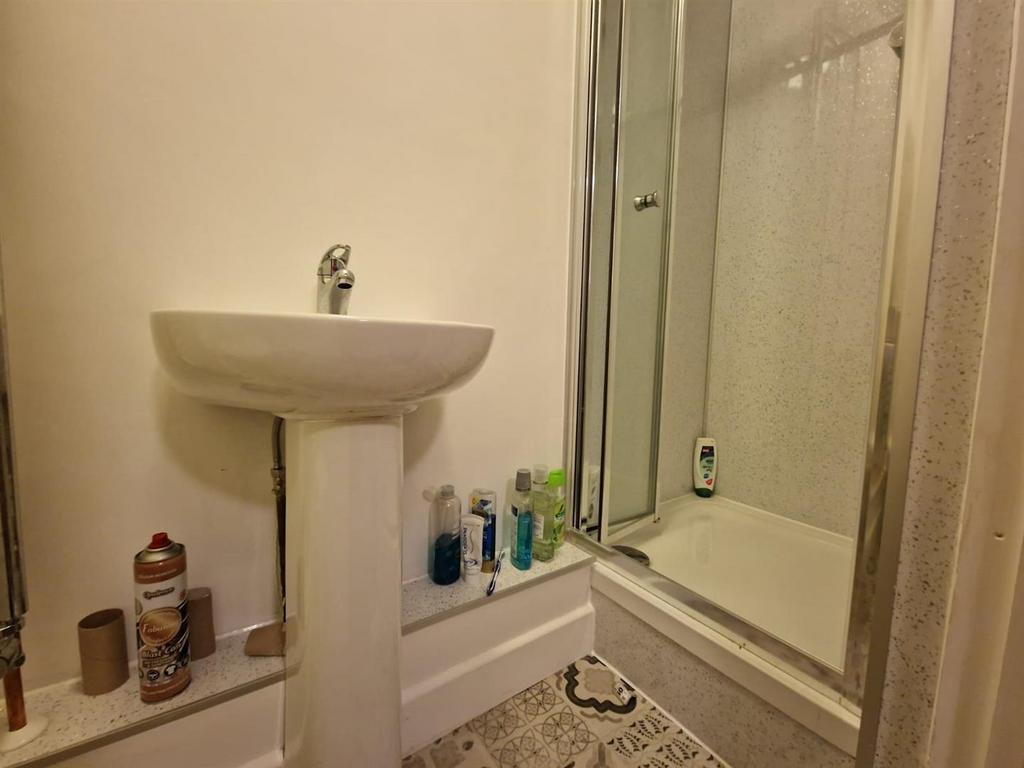 First floor shower room.jpg