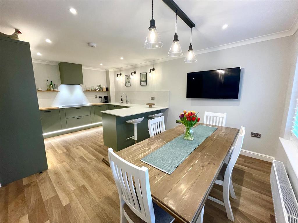 DINING KITCHEN.jpg