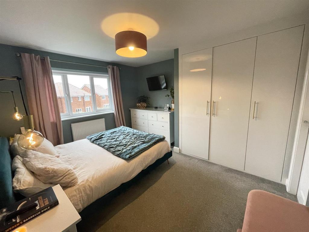 BED 1 WARDROBES.jpg