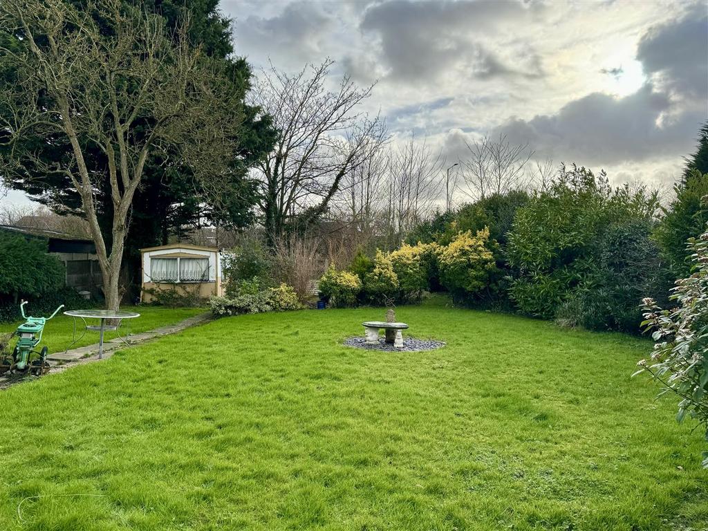 Long Road, Lowestoft 3 bed semidetached house for sale £190,000