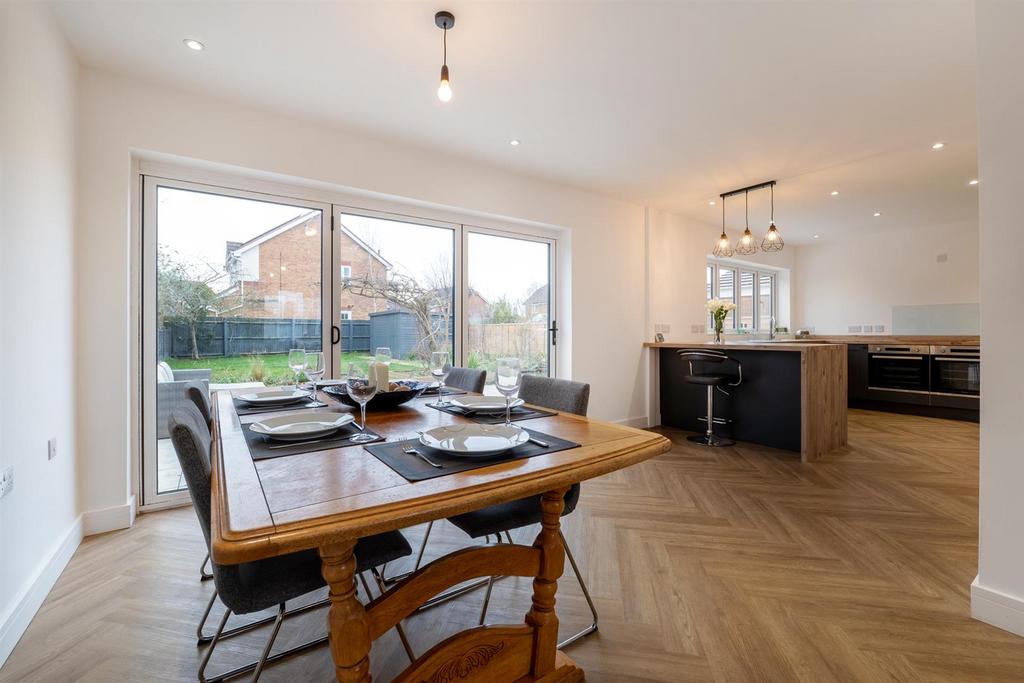 Cheltenham Road, Evesham 4 bed detached house for sale £425,000