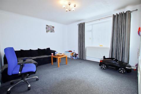 2 bedroom flat for sale - Drayton Road, Borehamwood