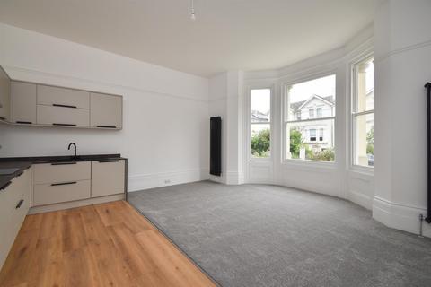 3 bedroom flat for sale, Holmesdale Gardens, Hastings