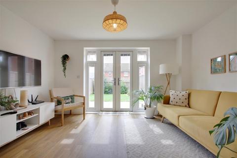 2 Iris Close, Worthing, BN13 3WU