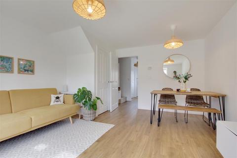 2 Iris Close, Worthing, BN13 3WU