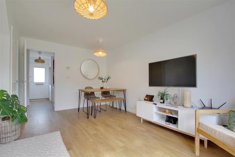 2 Iris Close, Worthing, BN13 3WU