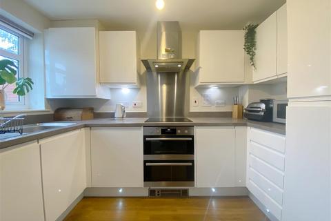 2 Iris Close, Worthing, BN13 3WU