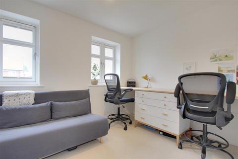 2 Iris Close, Worthing, BN13 3WU