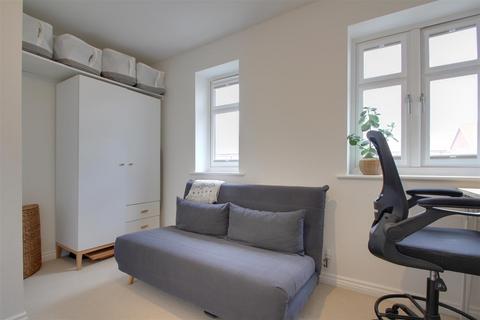 2 Iris Close, Worthing, BN13 3WU