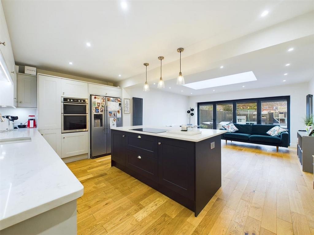 Lavington Drive, Longlevens, Gloucester 3 bed semidetached house for