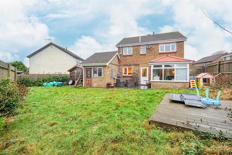 4 bedroom detached house for sale, De Chardin Drive, Hastings