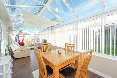 4 bedroom semi-detached bungalow for sale - Kent Close, Bexhill-On-Sea