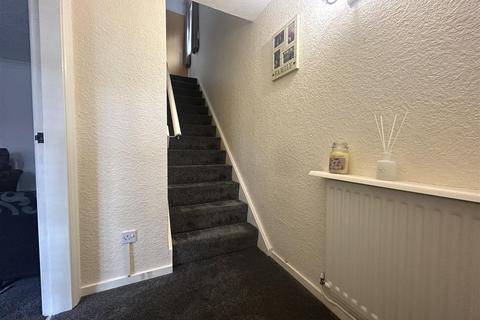 32 Lowfield Close, Halesowen, B62 0EZ