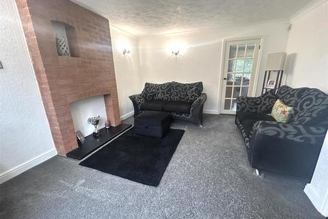 32 Lowfield Close, Halesowen, B62 0EZ