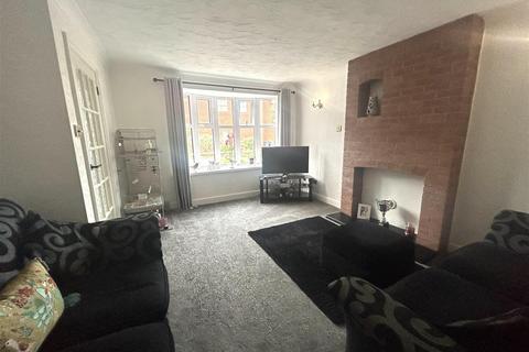 32 Lowfield Close, Halesowen, B62 0EZ