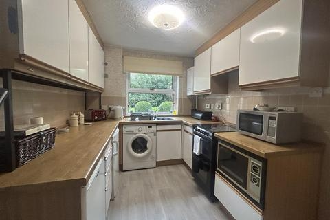 32 Lowfield Close, Halesowen, B62 0EZ