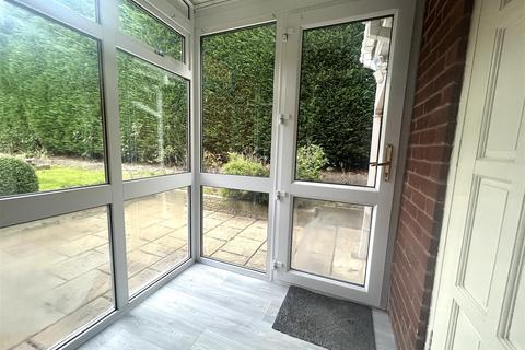 32 Lowfield Close, Halesowen, B62 0EZ