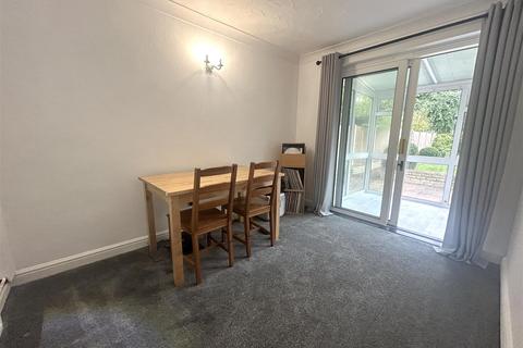32 Lowfield Close, Halesowen, B62 0EZ