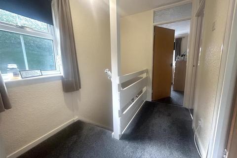 32 Lowfield Close, Halesowen, B62 0EZ