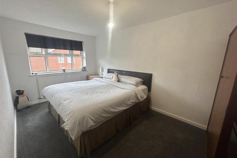 32 Lowfield Close, Halesowen, B62 0EZ