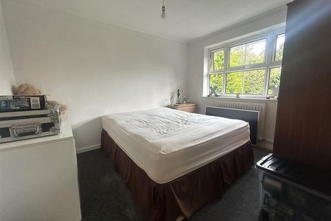 32 Lowfield Close, Halesowen, B62 0EZ