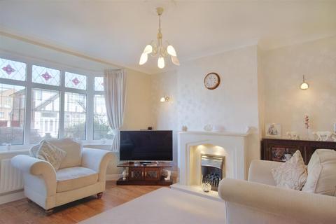 3 bedroom semi-detached house for sale, Queens Drive, Beeston