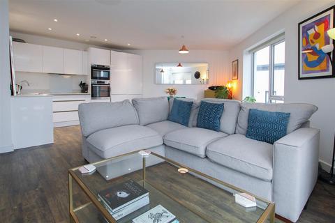 Flat 18, Daisy Court Jackdaw Close, Romford, RM3 0LW