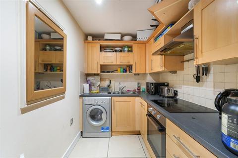 2 bedroom apartment for sale, Central House, 32- 66 High Street