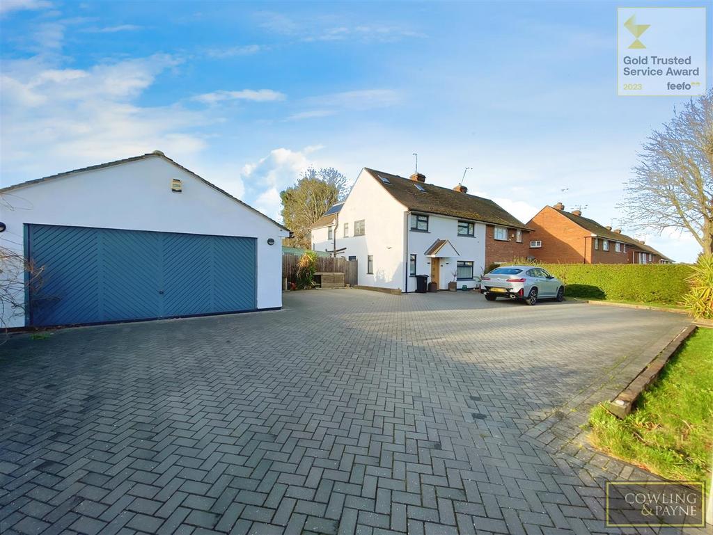 Highcliffe Road, Wickford 5 bed semidetached house £2,300 pcm (£531 pw)