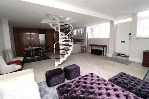 4 bedroom terraced house to rent, Northwick Close, St John's Wood, NW8