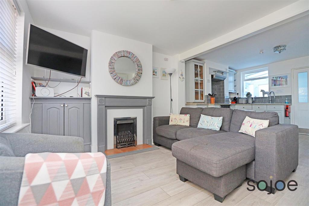 Church Road, Kessingland, NR33 2 bed cottage to rent £2,250 pcm (£519 pw)
