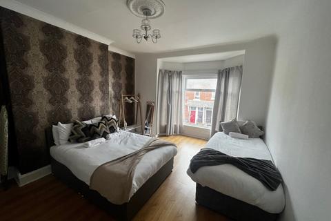 2 bedroom flat to rent, Malvern Street, South Shields