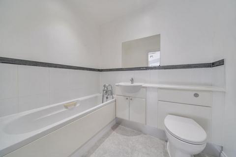 2 bedroom flat for sale, Sunbury-on-Thames,  Surrey,  TW16